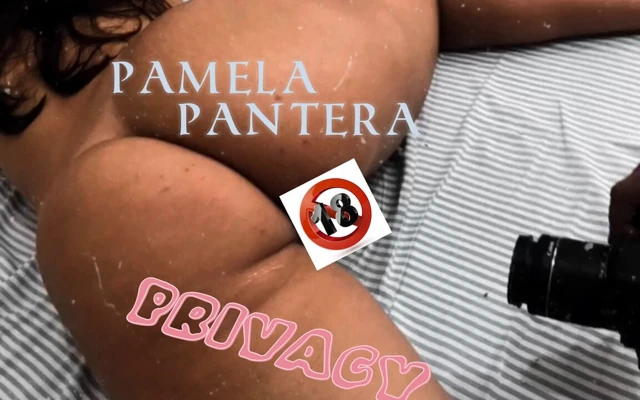 Pamela Pantera amcığının içinde dölleniyor ve kayboldu
