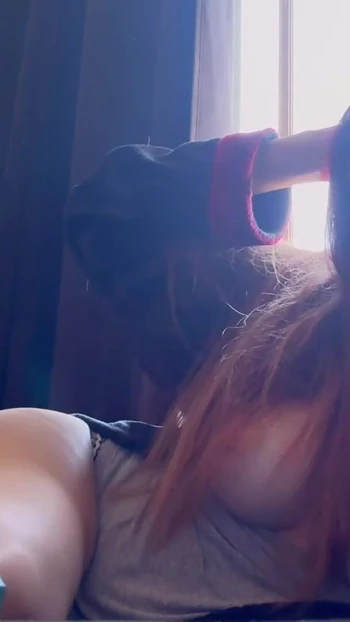 Сногсшибательный момент от "Итальянская милфа с большими сиськами Artemisia Love с длинными волосами, фетиш с большими сиськами из соло"