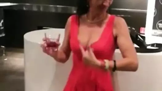 MATORKA Pokazuje sisu i guzu