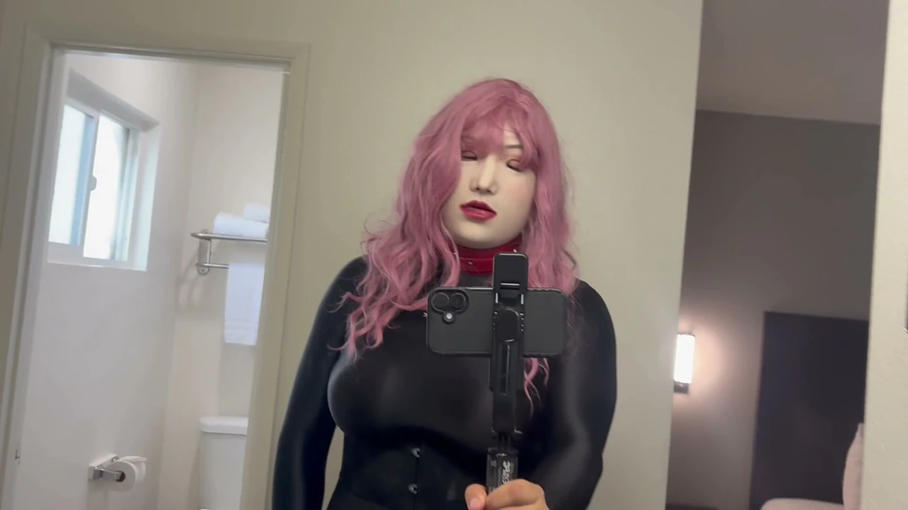 Kadın maskeli sissy