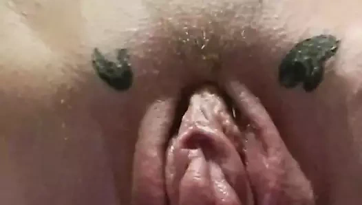 Julie'nin harika bir akşam orgazmı var