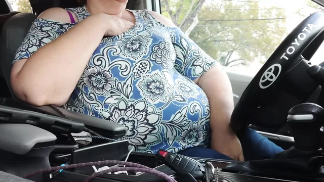 Мачеха-толстушка с большой задницей трахает черного, застукали публично в машине (подборка камшотов) минет с большой порцией спермы