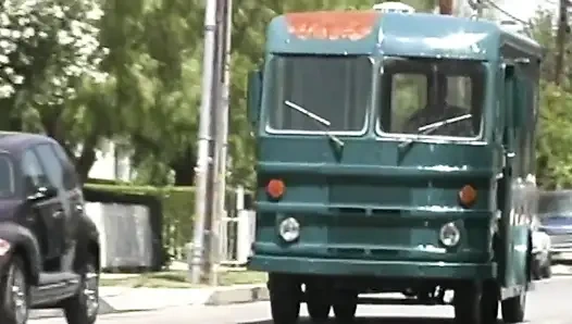 Retro üçlü, azgın sürtüklerle sert seks