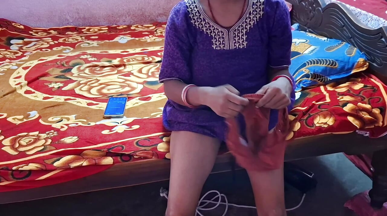 Seksi Hintli yenge mona sikişiyor