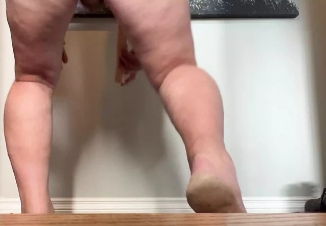 Мой любимый дилдо в моей возбужденной заднице