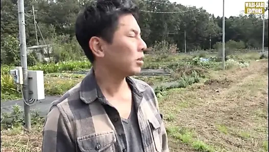 Özgür ruhlu olgun kadınların açık havada yetişkin özgürlüklerini kucakladığı kırsal kaçış -sahne.3