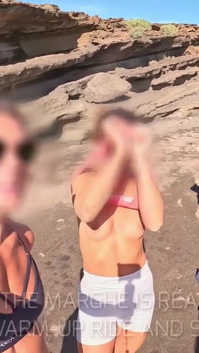 İki kız için plajda teşhiri:arkadaşım Fede bir arkadaşıyla plaja gidiyor ve baharatlı bir karşılaşma düzenliyor... | Klip 2