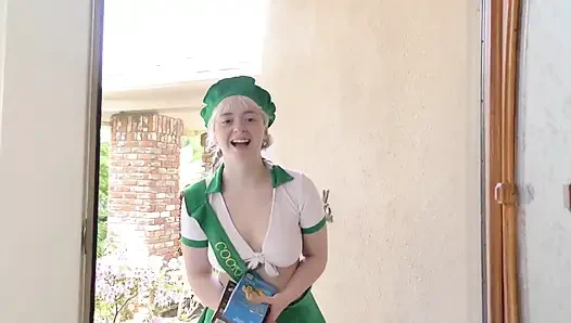 Genç pawg Annie Archer pembe amcığını dölle dolduruyor
