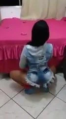 Jhenis kut kut dando gösterisi