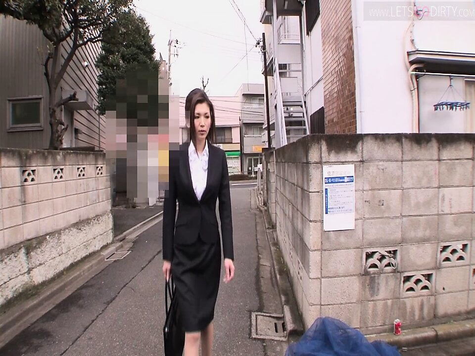 Japon sekreter kocasını aldatıyor