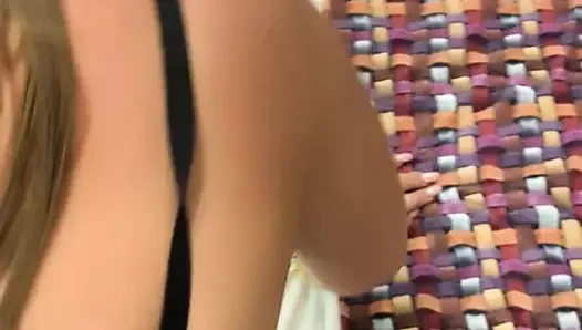 Küçük yarak şişman götlü kadını sikiyor