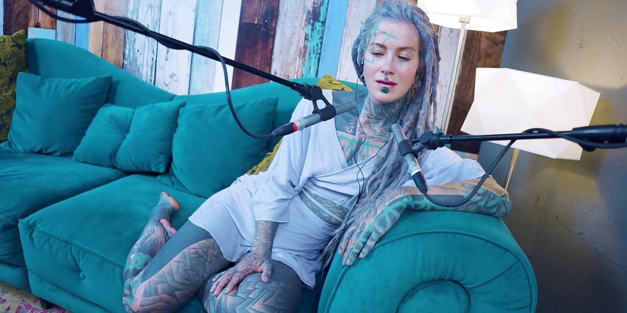 Hakkında konuşuyorum n - gerekli - asmr podcast sfw konuşuyor gotik sıska kız dreadlocks dövmeli model dövmeli kız
