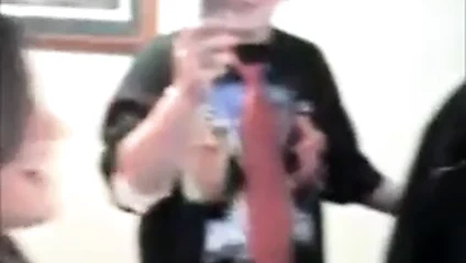 İki üniversiteli kız öpüşmeye cesaret etti