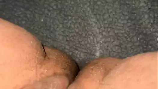 Amcığımın suyunu yapıyorum