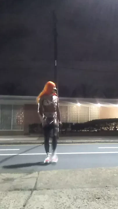 Chloe büyük beyaz baba arıyor