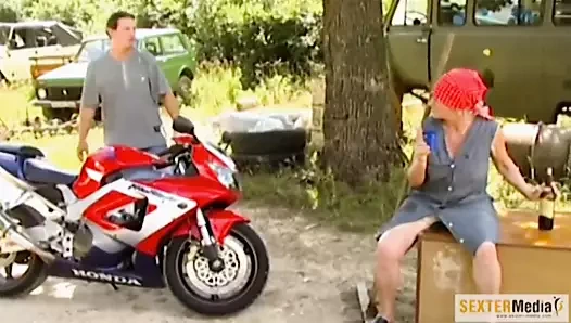 OMA ist 74 und fickt wie Teufel - DEUTSCH