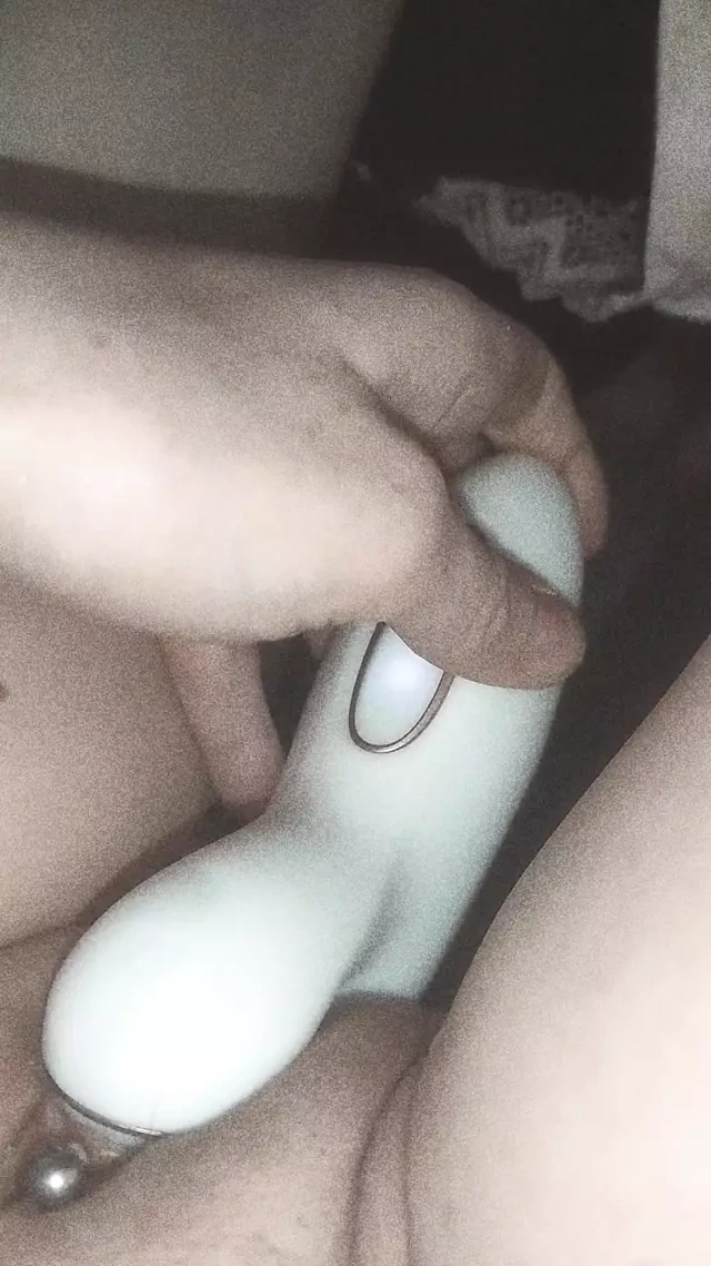 Tombul, şişmiş labia ve fışkırtmalı amcık ihtiyacınız 😉 olan tek şey mi?