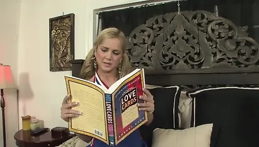 Ashley Abbott ve Missy Maze, genç ponpon kız birlikte eğleniyor