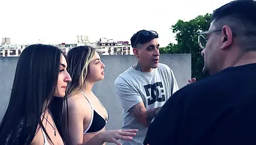 Bu komşularla birlikte yaşar mıydın? Bize bir dörtlü teklif ettiler ve memnuniyetle kabul ettik