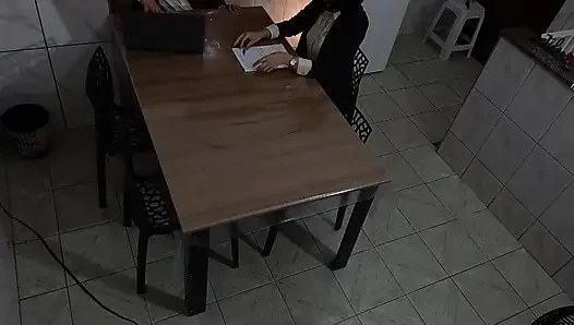 Sekreterin götü toplantı odasında sikiliyor.