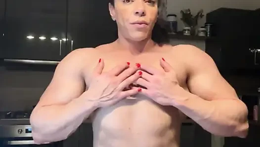 Kollarım sonunda ibadet etme arzum kadar büyük oluyor!