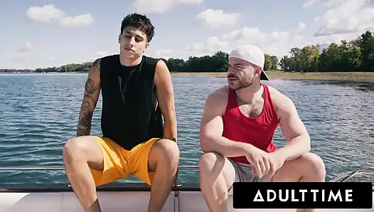 ADULT TIME - heteroseksüel arkadaşlar Marcus Mcneil ve Angel Elias hayal kırıklığı yaratan tekne gününü sert sikişe dönüştürüyor
