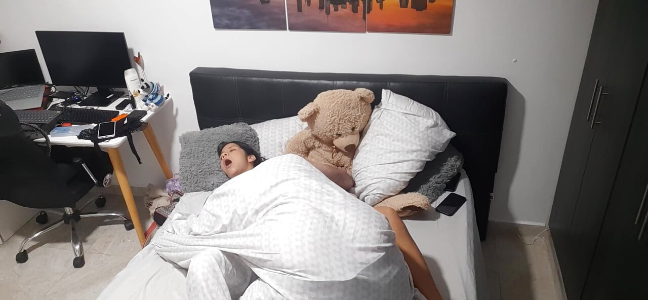 I fuck my stepdaughter's pussy until it is full.