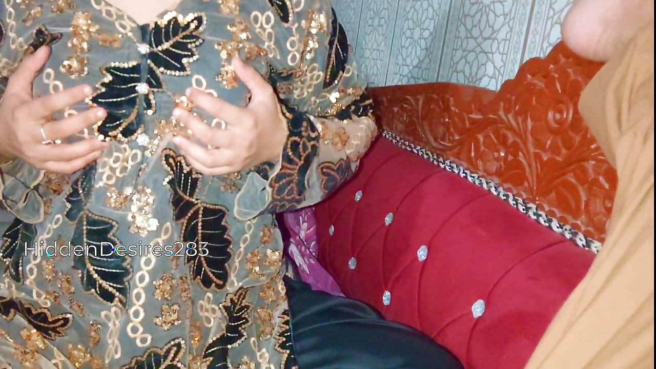 Seksi üvey kız kardeşlerim büyük milki göğüsler büyük yarağımın tadını çıkarıyor ve ustalaşıyor