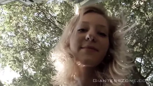 Tanrıça sorunlu dev