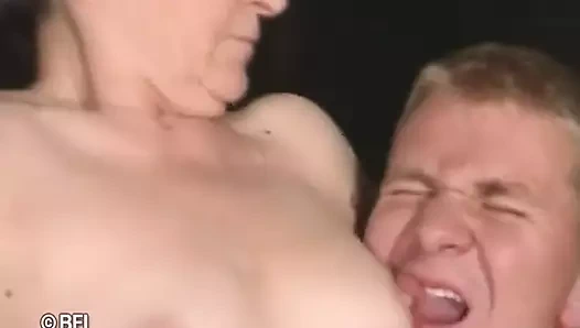 Gerçek genç nine sikiciler