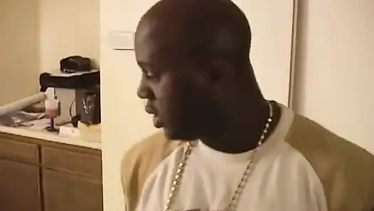 Siyah yaraklarla üçlü seks