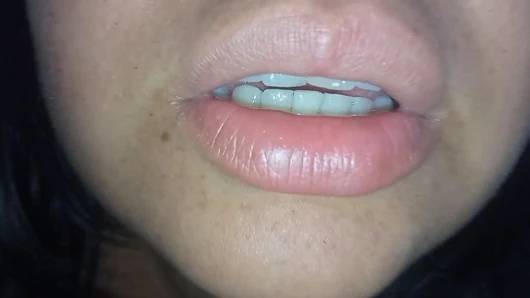 Aldatan ev hanımı, neredeyse yatakta komşusuyla seks yaparken yakalanıyor