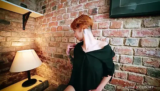 Mary Jane Redhead 30yo Skjønnhet Uten Bukser, men med Store Støvler Video