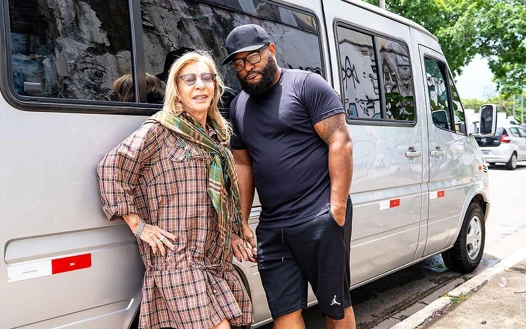 79 yaşındaki olgun göt sikişi için alındı