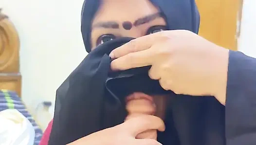 Hintli büyük göt ve büyük göğüsler