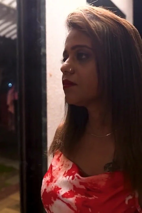 Kız ev bekçisi tarafından sikiliyor