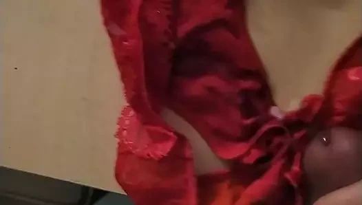 Karımın iç çamaşırına attırma