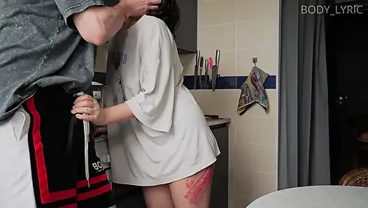 İki komşu arasında sabah seksi