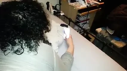 Дикаю латинскую толстушку, пока ее отчим в соседней комнате.