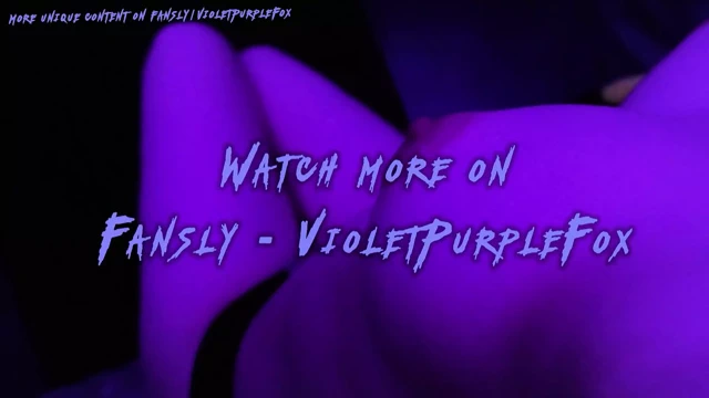 Ateşli genç sarışın duş sonrası arkadaşının sikini emiyor