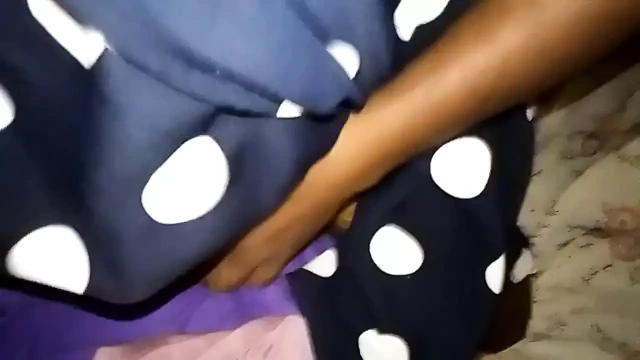 Sarı renkte, mavi külot mavi gow