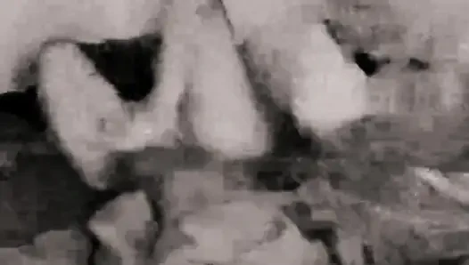Onu içime boşaltıyorum, böylece boşaldığımda içimden damladığını hissedebiliyorum