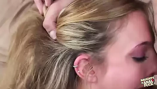 Küçük memeli kıllı sarışın yarak üzerinde chking yapmayı ve analy yok edilmeyi gerçekten seviyor