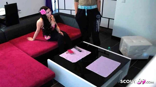 Alman milf puma tricked bakire adam sonraki kapı için sikme