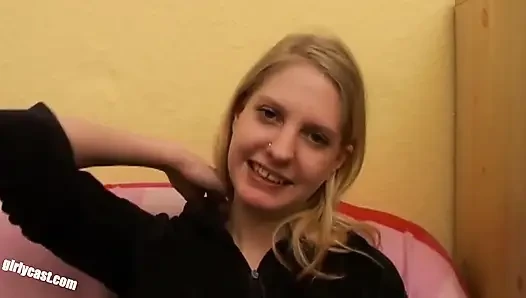 Erkek arkadaşı izlerken genç Kati'nin ilk büyük zenci