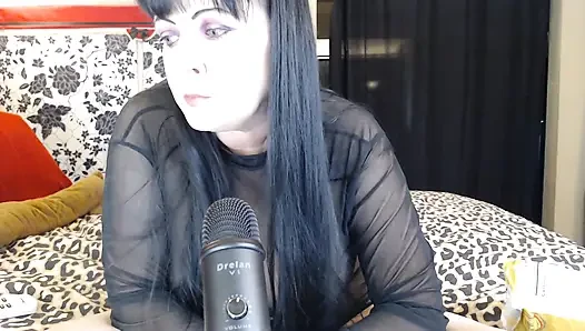 Asmr - yüksek sesle kıtır kıvrılan fırınlanmış cips