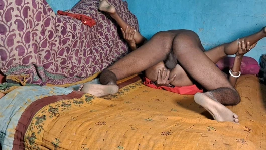 Hintli genç kız minyonla odaya götürüldü ve sikildi, en iyi Hint tarzı seks