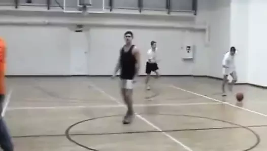 Basketbol jbak p oynayan seksi adamlar