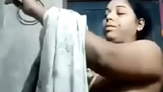 Desi yenge gösterme ona büyük göğüsler