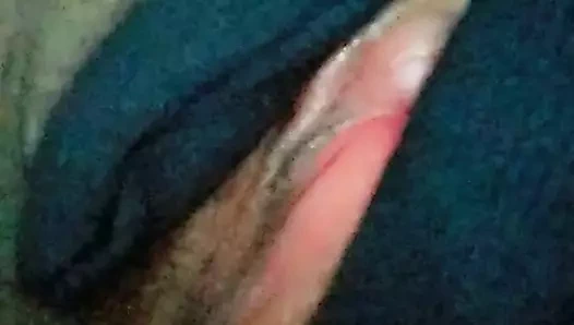 Seksi amcığımı parmaklarken zevk alıyorum